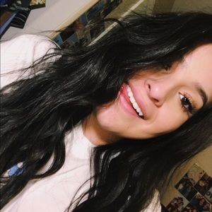 Meet your Posher, Yaneth